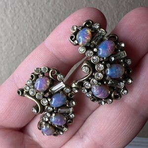 Hollycraft Opaline Cabochon Earrings, Screw-Back 1950s Rhinestone Baguettes​